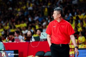 记者：中国男篮下一场对阵中国台北的失利令人难以置信，两队境遇悬殊巨大