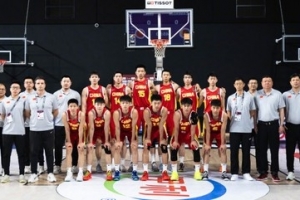 国青球员普遍年轻于对手,表现值得肯定;篮板和三分球表现较弱