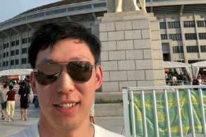 足篮携手！周琦力挺同城球队：三里屯国安签到！
