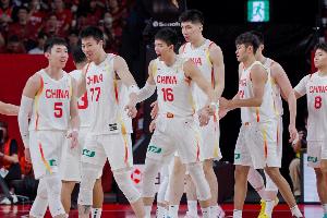 媒体人指出:中国男篮肩负重任,7月底将参加国际团结杯,对阵喀麦隆、格鲁吉亚和黑山